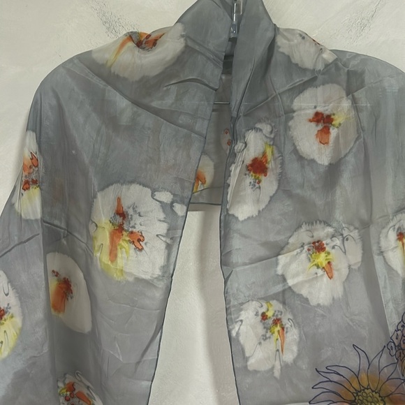 Vintage Giselle painted silk scarf floral watercolour hand rolled - Picture 5 of 5